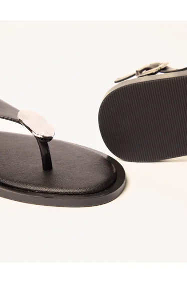 صندل بلو فانيلا باللون الأسود