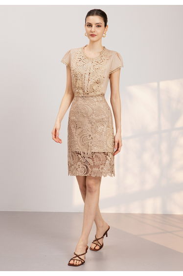 Floral Guipure Lace Scalloped Trim Buttoned Top in Light Tan