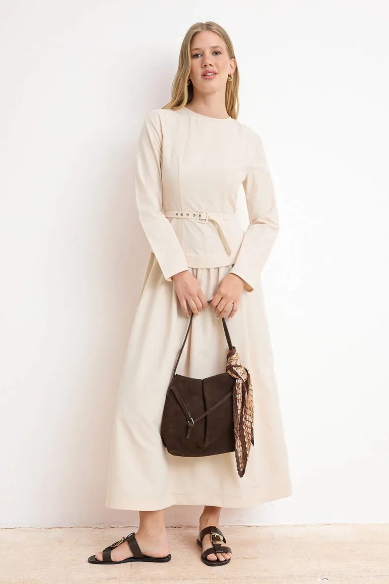 فستان ترينديول موديست بيج ميداكسي على شكل حرف A بأكمام طويلة