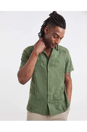 قميص أخضر بأكمام متوسطة الطول