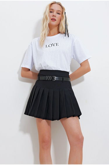 Women's Black Pleated Belted Shorts Skirt