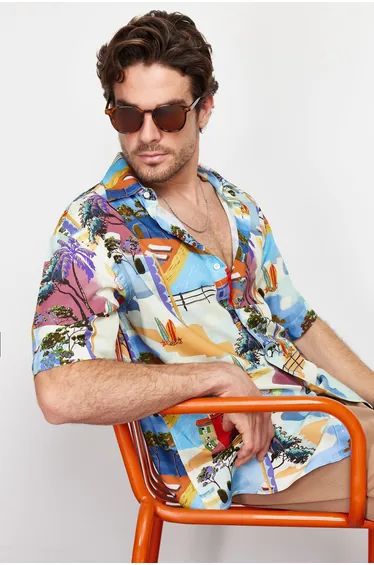 قميص رجالي بتصميم واسع بطبعة 