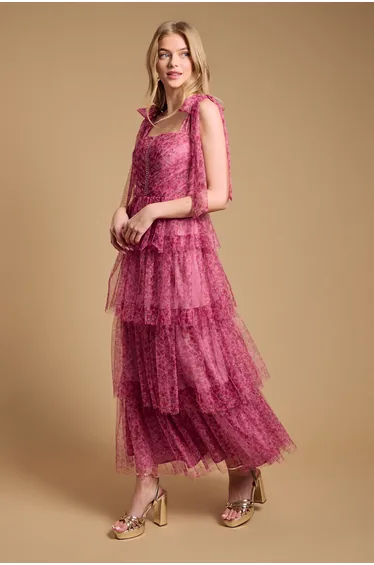 فستان ماكسي بطبقات متدرجة بربطة بحمالات رفيعة