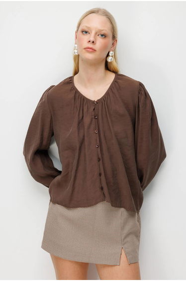MIXRAY Textured Button-Up Crew Neck Blouse