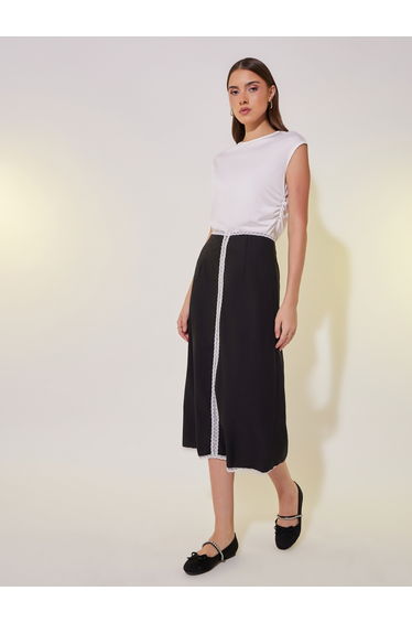 Lace Contrast Trim Detail Midi Skirt