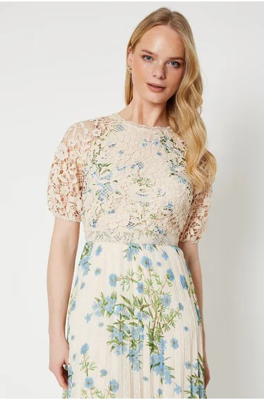 فستان ميدي طويل بكسرات بصدر دانتيل بطبعة أزهار