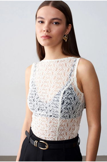 Dilvin Fitted Lace Sleeveless Blouse