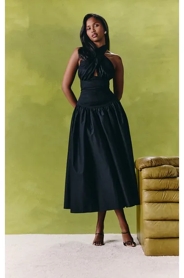 فستان ميداكسي بياقة هالتر عميقة - أسود