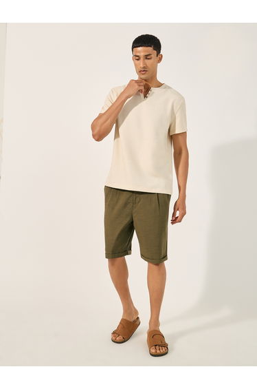 Mid Rise Regular Fit Pleated Shorts