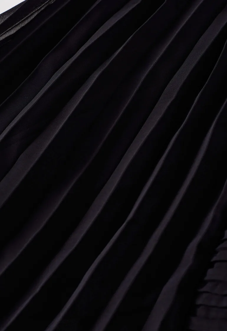 Asymmetrical Ruffle Halter Tie-Neck Pleated Maxi Dress in Black for Anniversary Dinner & Art Opening - 6