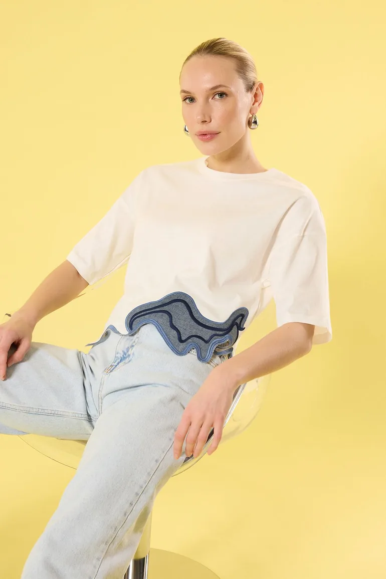 بلوزة محبوكة قصيرة لون كريمي