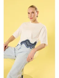 بلوزة محبوكة قصيرة لون كريمي