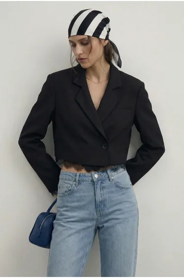 بليزر أسود قصير