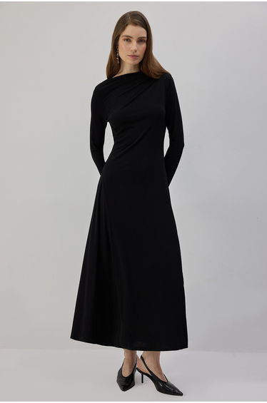 LONG-SLEEVED BASIC KNITTED DRESS