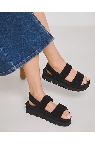 صندل شمواة بشريط إغلاق - قالب عريض