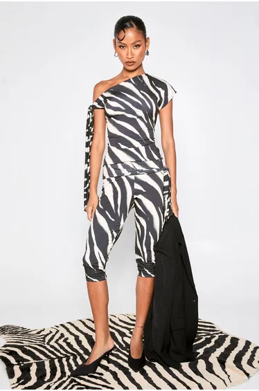 Zebra Print Tie Waist Capri - black