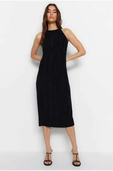Black Plain Zero Sleeve Midi Pleated Knitted Dress