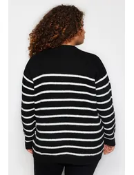 Plus Size Sweater - Black - Fitted - 4