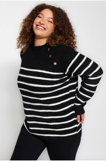 Plus Size Sweater - Black - Fitted
