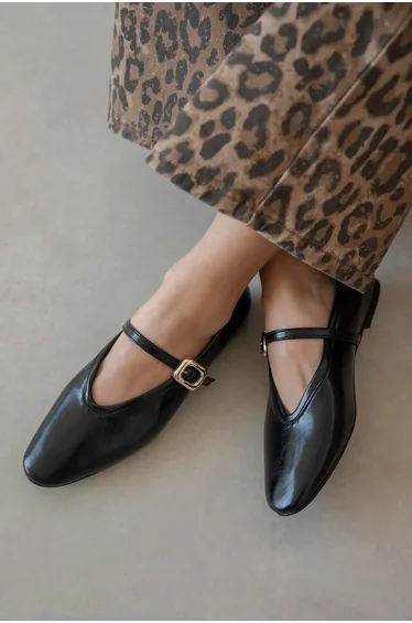 حذاء بالية نسائي جلد لون أسود