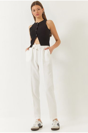 Women's Elastic Waist Tied Double Pocket Carrot Cut Trousers