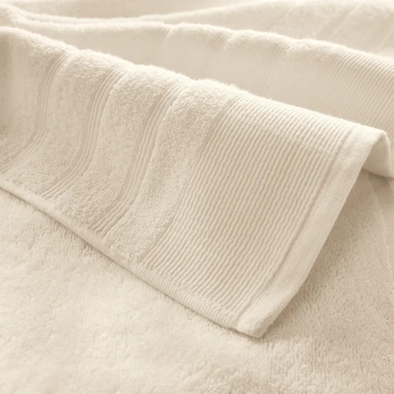 Set of 2 Zavara 100% Cotton Towels - 1