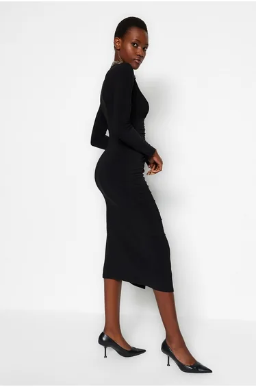 فستان ضيق لون أسود