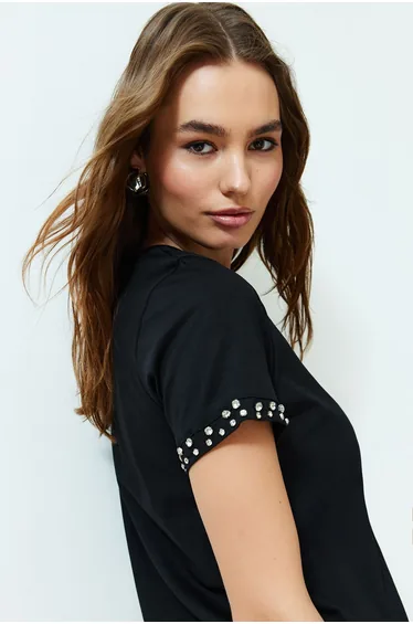 تيشيرت ترينديول أسود قصير