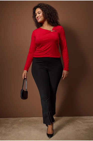 Red asymmetric neck accessory detailed knitted plus size blouse