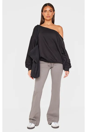 سويتشيرت بتصميم واسع بأكتاف مكشوفة - أسود 