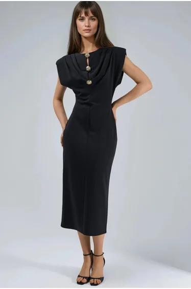 فستان أسود ميداكسي بقصة مستقيمة