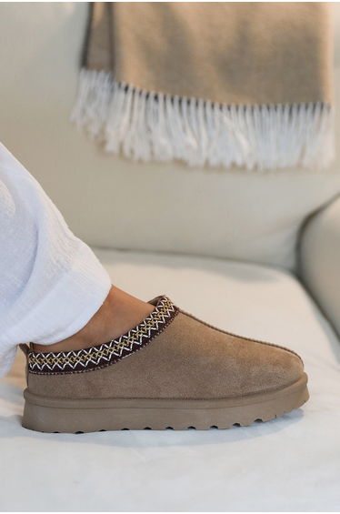 PINE AZTEC DETAIL FAUX FUR LINING MINI BOOTS IN CAMEL SUEDE