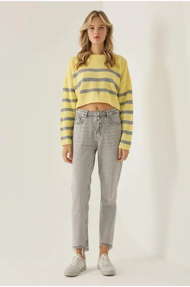 سويتر مخطط بياقة دائرية