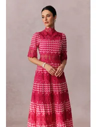 فستان ميدي بأكمام قصيرة بدانتيل مطرز - 2