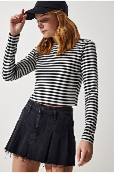 Women's Black Crew Neck Striped Crop Knitted Blouse
