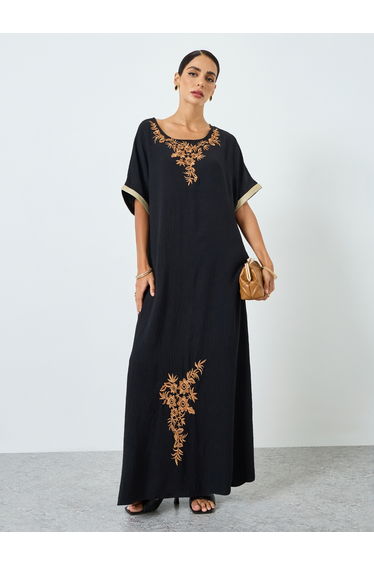 Women Floral Patch Detail Round Neck Jalabiya