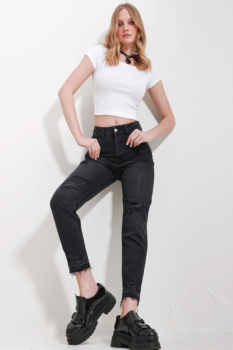 Women's Black High Waist Pocket Mom Jeans