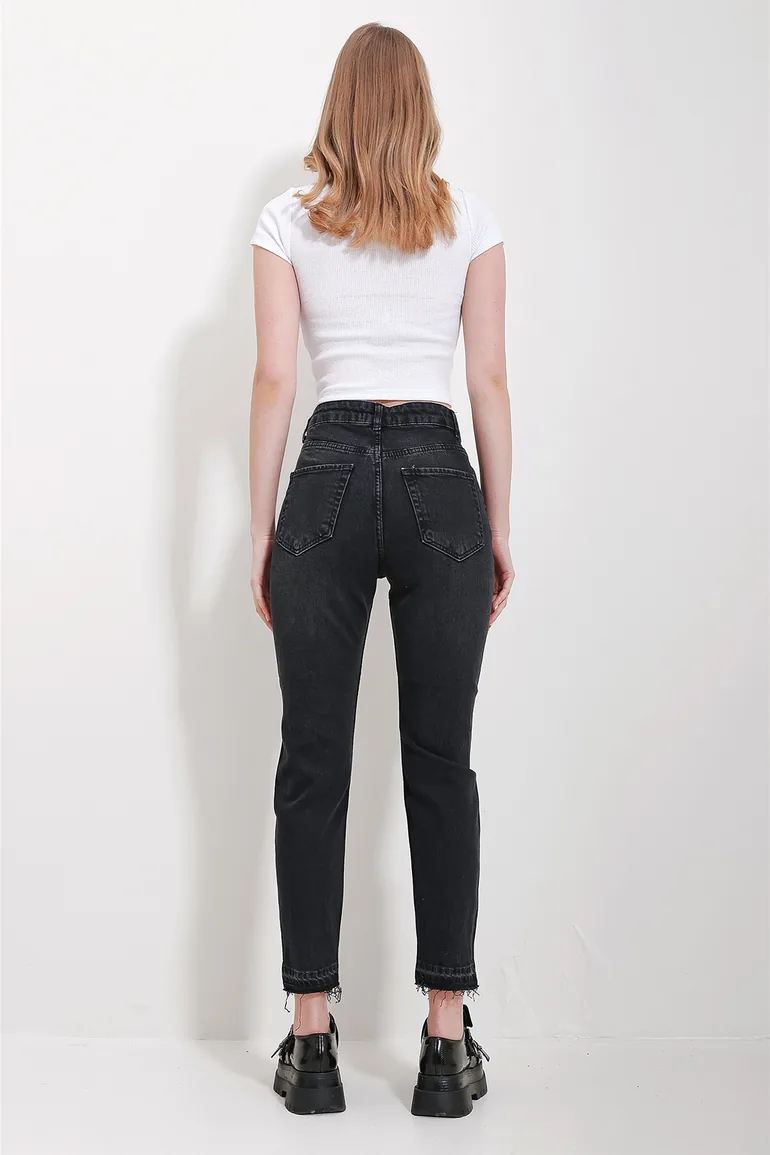 Women's Black High Waist Pocket Mom Jeans - 3