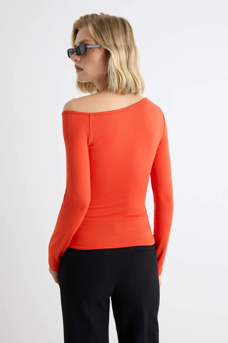 Red Asymmetric Collar Fitted/Bodycon Off-Shoulder Knitted Blouse with Tie Detail - 3
