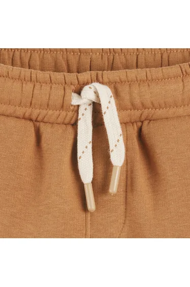 Sweatshirt/Joggers Outfit