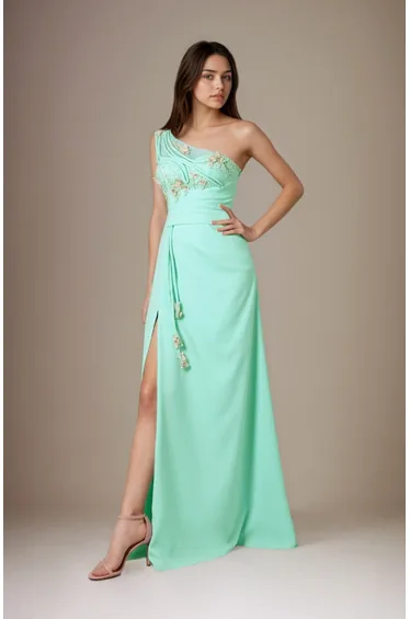 فستان بكتف واحد مزين بزخرفة أزهار