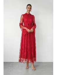 فستان سانفير أحمر ماكسي على شكل حرف A بأكمام طويلة