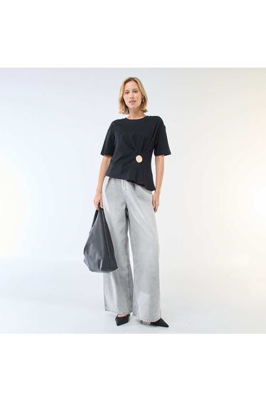 Short-Sleeved T-Shirt with Twisted-Effect Faux Jewelry Detail BLACK