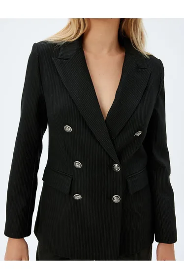 جاكيت بليزر بجيوب بأزرار مزدوجة