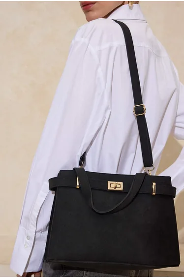 حقيبة كتف باللون الأسود