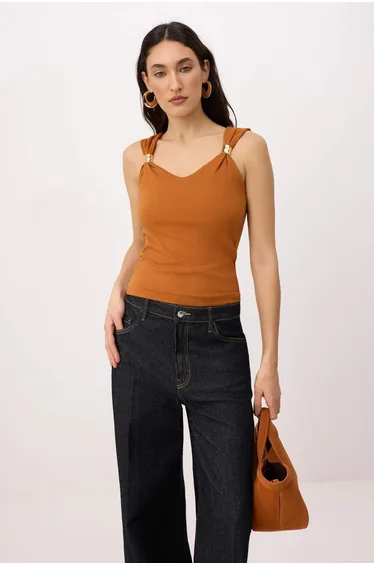 Tile Fitted/V-Neck Soft Knitted Blouse with Accessory Detail