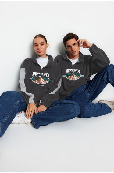 Anthracite Unisex Oversize/Wide Cut Zipper Stand-up Collar City Embroidered Fleece Sweatshirt