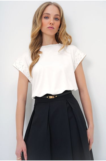 Women's White Crew Neck Pearl Fastener Sleeveless Sandy Blouse