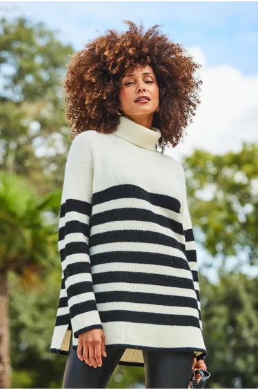 ستره صوف بلون كريمي مخططة محبوك بأكمام طويلة