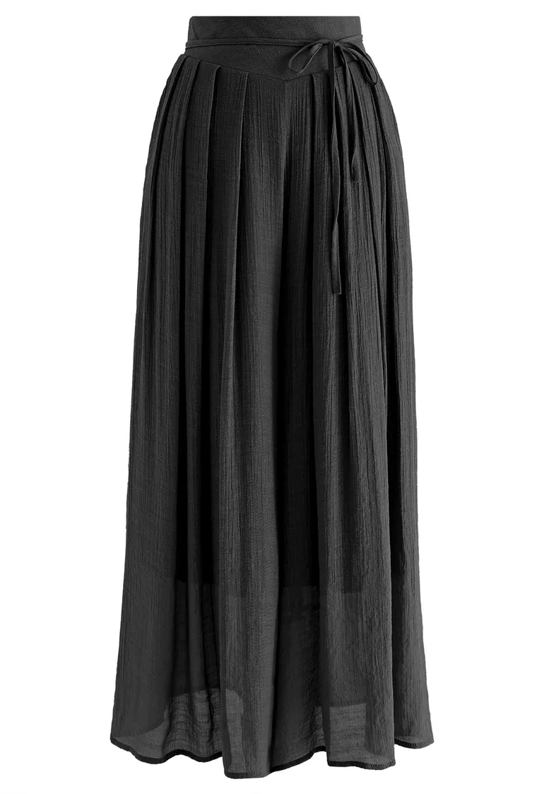 Tie Waist Pleated Wide-Leg Pants in Black